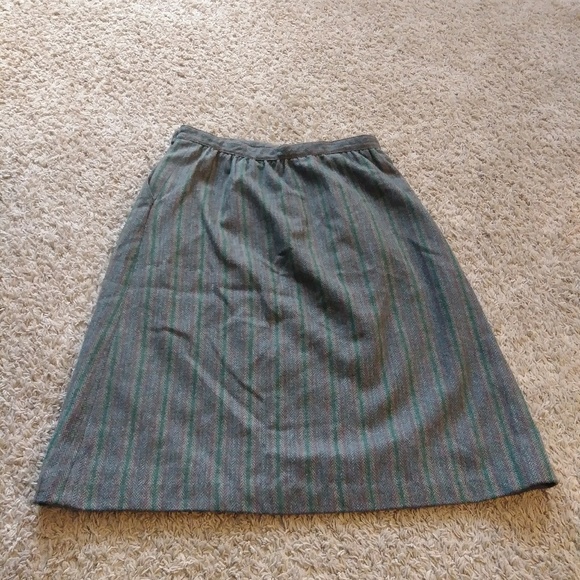 A Vintage Green Herringbone Pattern Wool Skirt - Picture 6 of 7